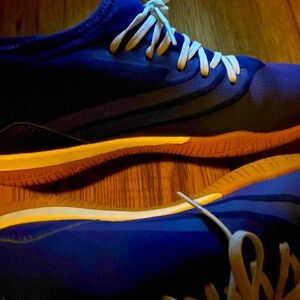 Umbro indoor soccer cleats slight worn